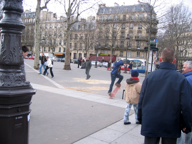 Implementation sticker in Paris