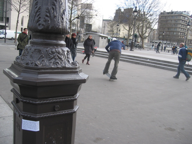 Implementation sticker in Paris